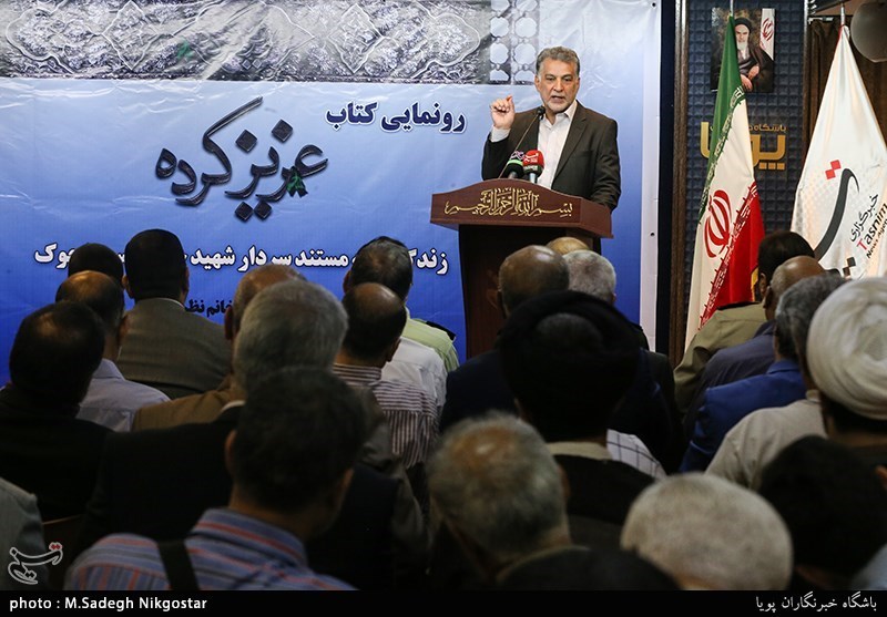 «عزیزکرده» در خبرگزاری تسنیم رونمایی شد/ تشویق شهید همدانی برای نگارش یک کتاب