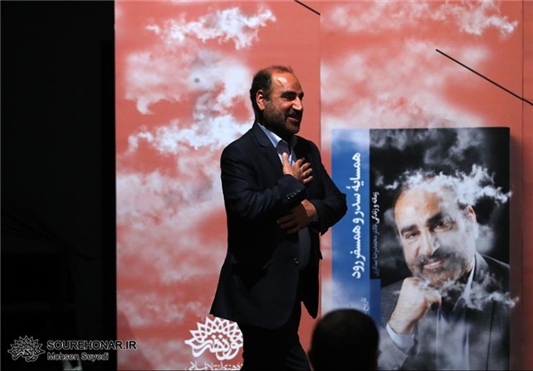 «سنگری» یکی از نظریه‌پردازان ادبیات انقلاب اسلامی است