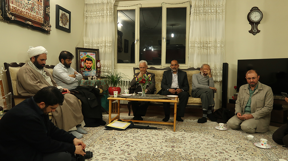 اهالی نشر و اعضای مجمع ناشران انقلاب اسلامی مهمان منزل شهید خلیلی شدند