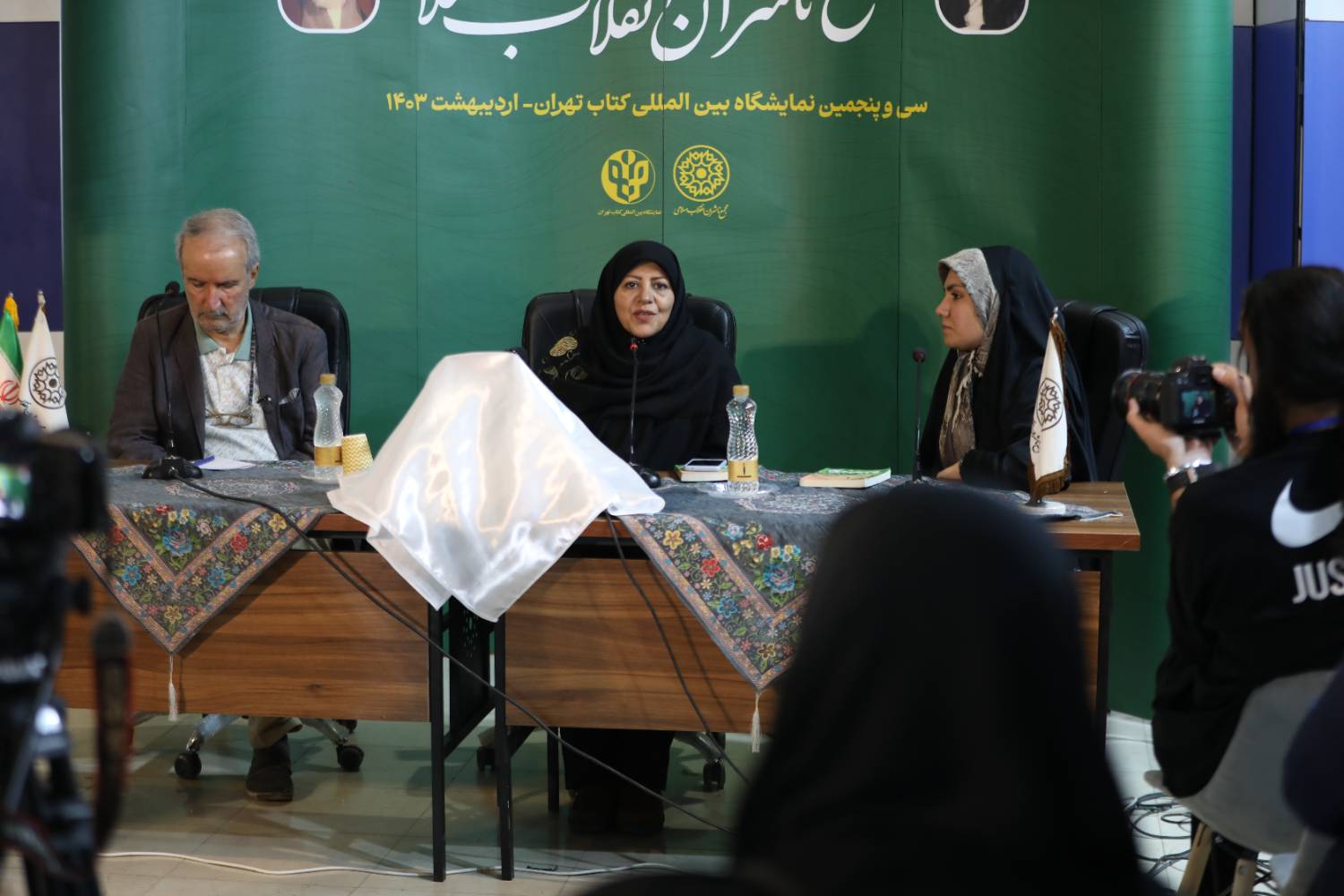 سرهنگی: ما علیه فراموشی می‌نویسیم/ باید از بهناز ضرابی‌زاده الگو ساخت