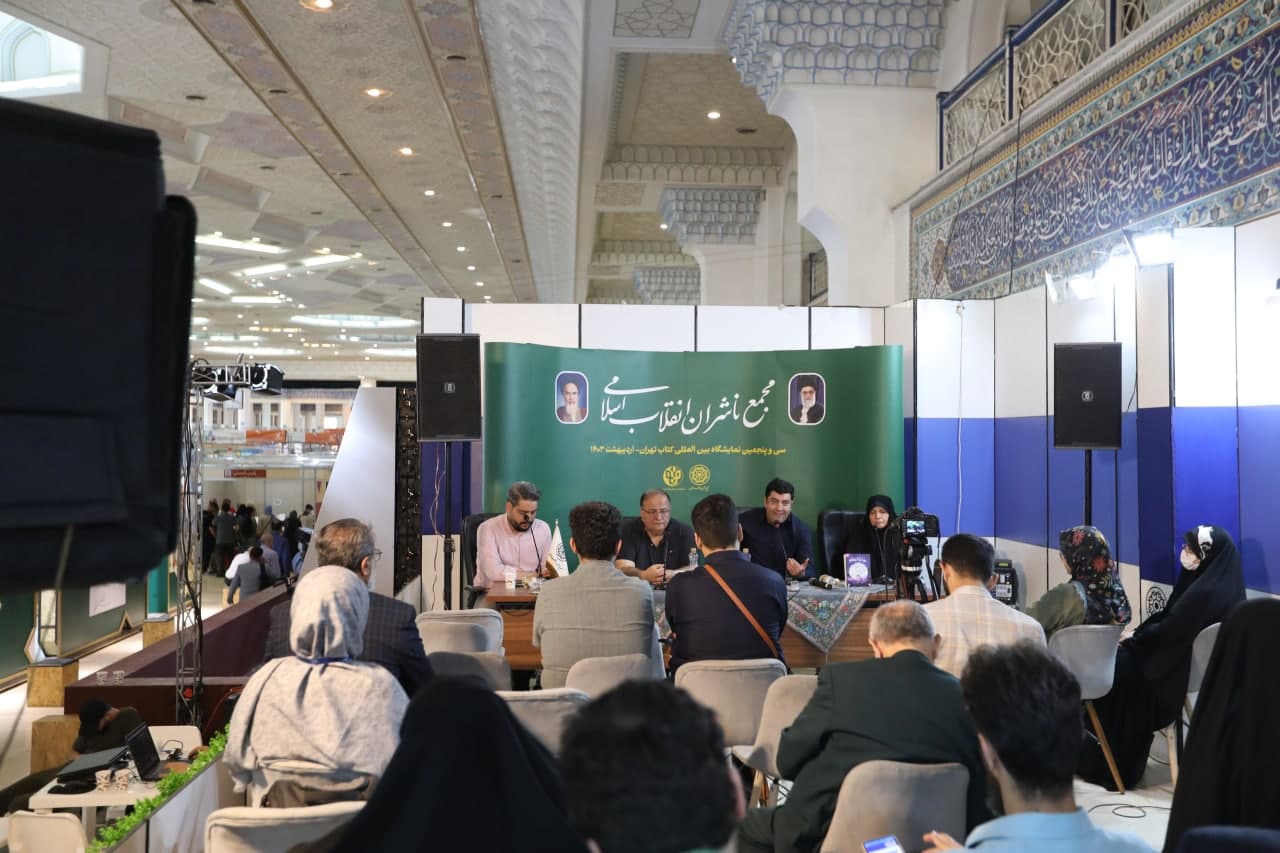 این مجموعه رمان حرمت امام معصوم را حفظ کرده است/ «به دنبال ماه» نقد و بررسی شد