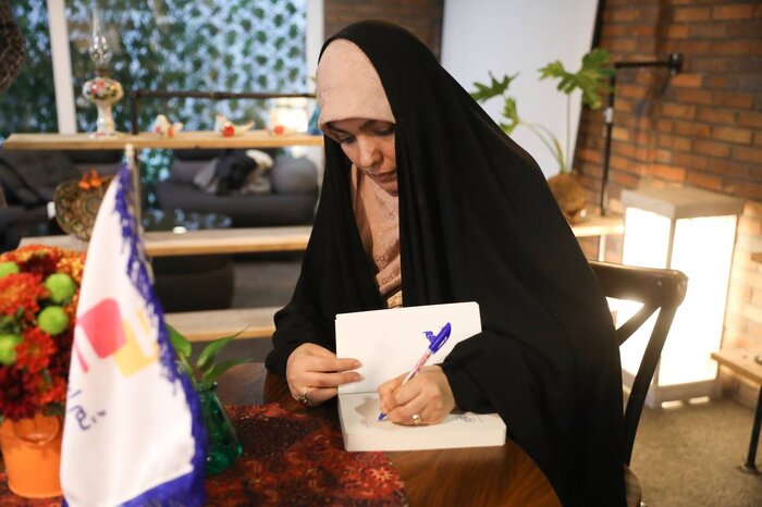 آنچه با قلم به بند کشیده می‌شود، به‌سختی تحریف می‌شود