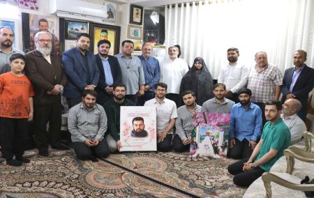 دیداری در خانه «حرّ مدافعان حرم»/ اعضای مجمع ناشران انقلاب اسلامی مهمان خانه شهید مجید قربانخانی شدند