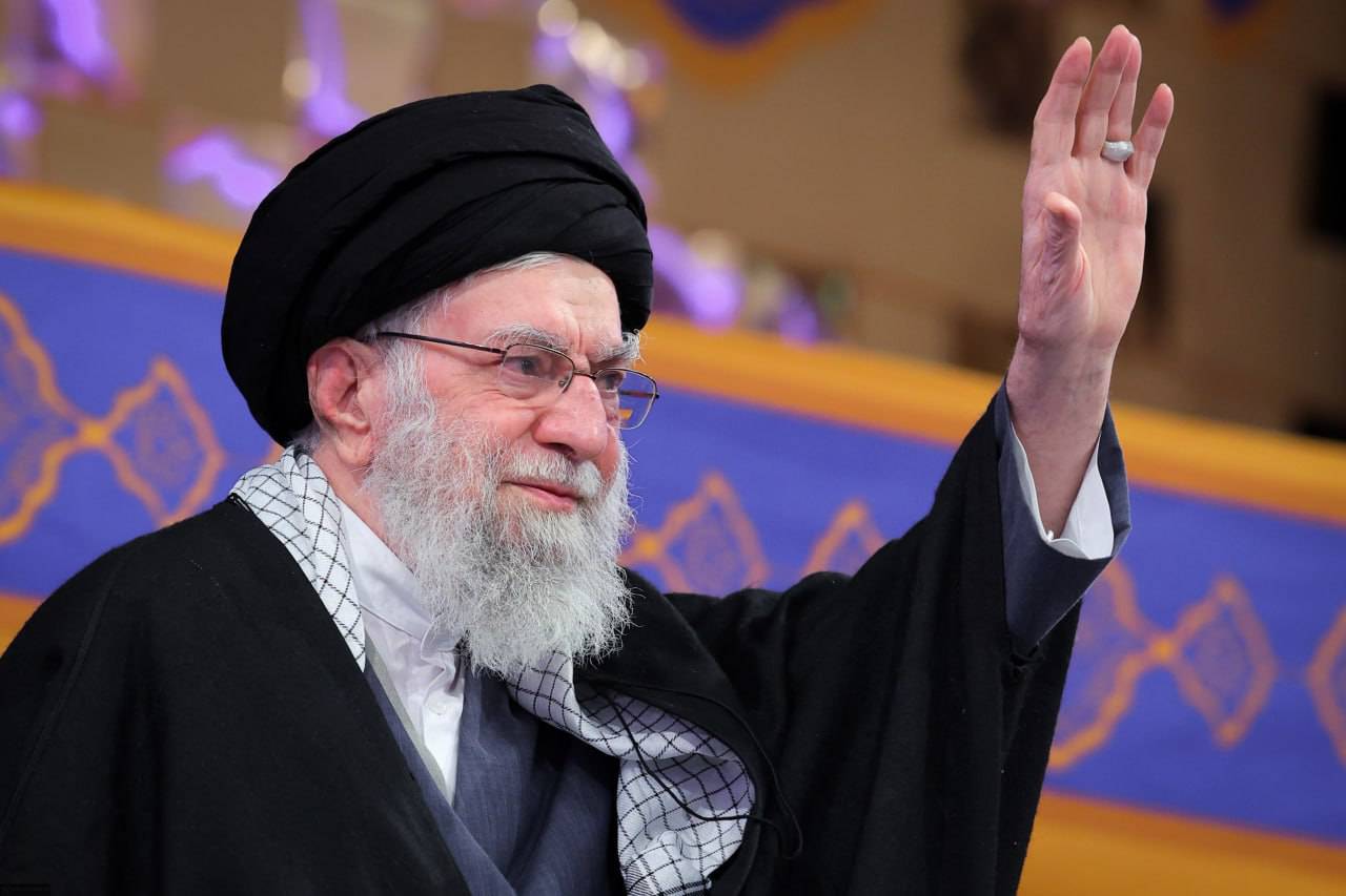  پیام تجلیل رهبر انقلاب اسلامی از ملت عظیم‌الشان ایران در پی اجتماعات گسترده امروز ۲۲ دی‌ماه