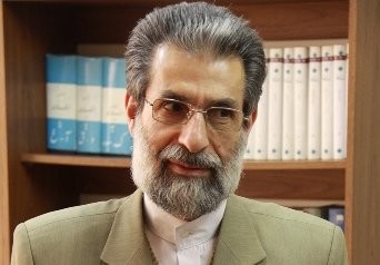 سرشار و مقایسه رمان‌های انقلاب در ایران و جهان